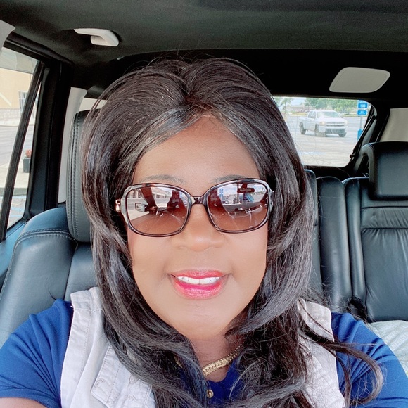 Meet your Posher, Faye - Picture 2 of 3